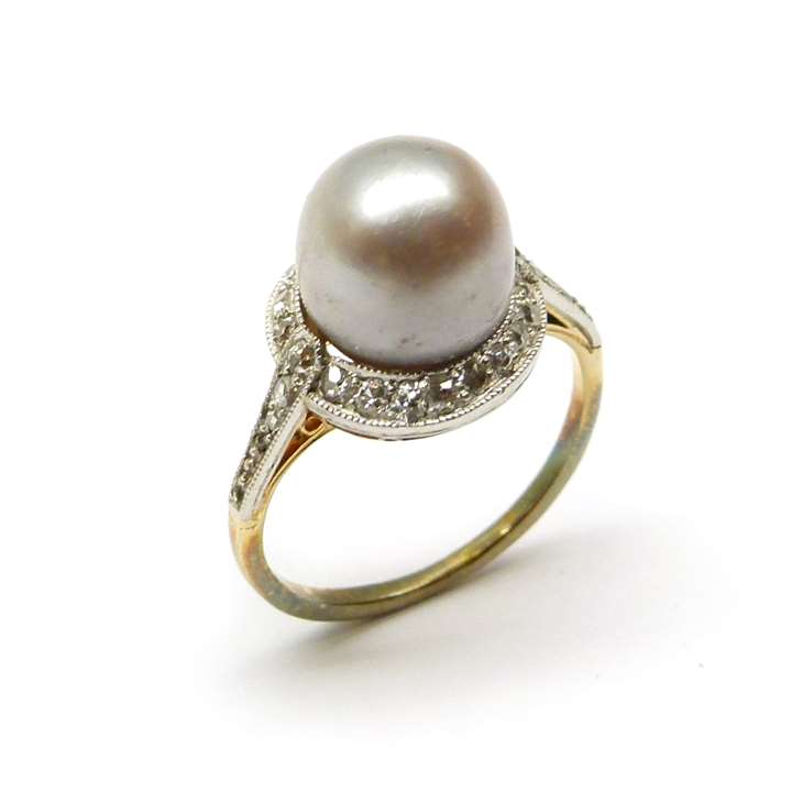 Edwardian coloured pearl and diamond cluster ring, set with an iridescent grey/light brown 4.53ct pearl